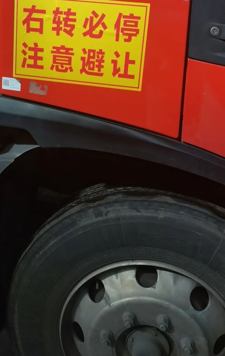 “右转必停”！违规将面临扣分+罚款