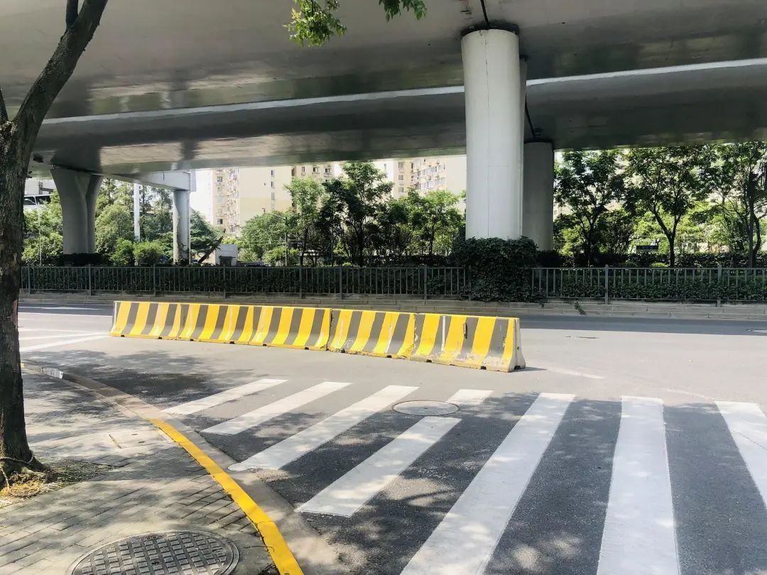 “右转必停”！违规将面临扣分+罚款