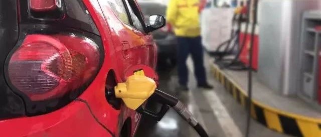 加油时，汽车为什么要熄火？