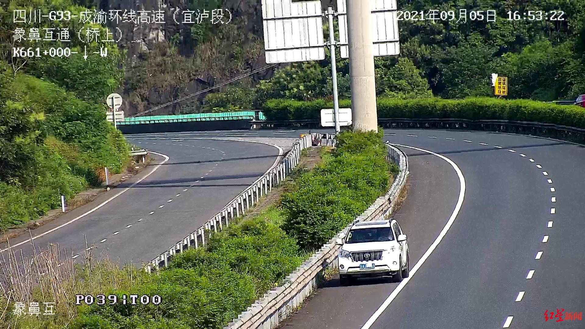 记24分！高速路倒车还用口罩遮号牌 云A越野车在川被抓拍现形