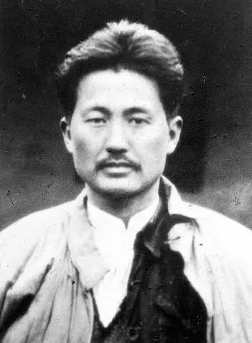 今天鲜花献给英烈 烈士纪念日向人民英雄敬献花篮仪式直播入口