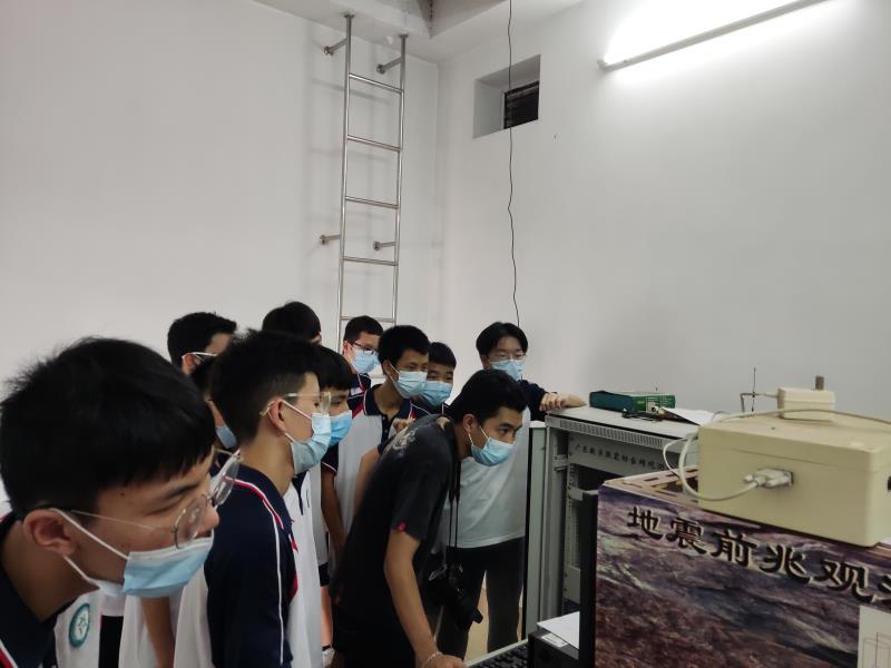 南沙區(qū)大崗中學(xué)的全國(guó)科普日活動(dòng)好玩(圖1) 南沙區(qū)大崗中學(xué)的全國(guó)科普日活動(dòng)好玩(圖1)