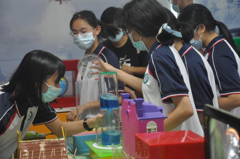 南沙區(qū)大崗中學(xué)的全國(guó)科普日活動(dòng)好玩(圖2) 南沙區(qū)大崗中學(xué)的全國(guó)科普日活動(dòng)好玩(圖2)