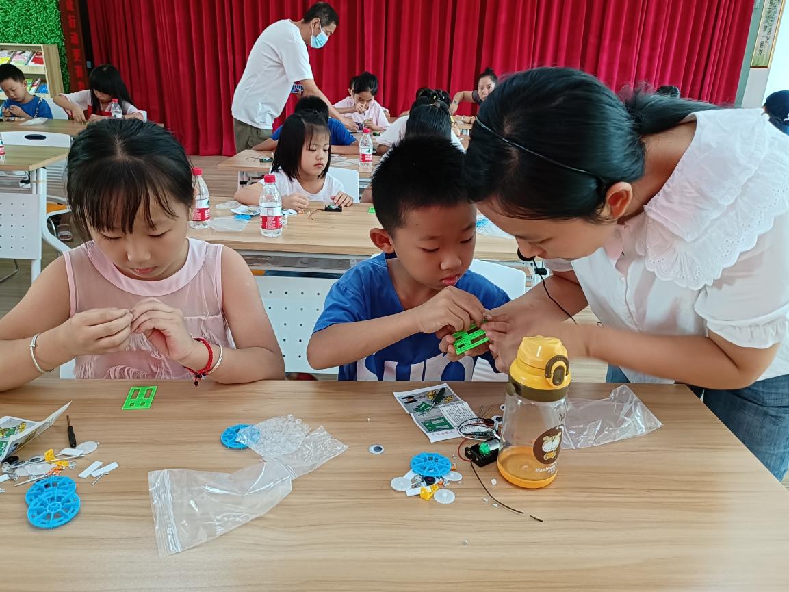 体检科技魅力 践行环保理念 宝龙龙新社区开展青少年公益系列活动