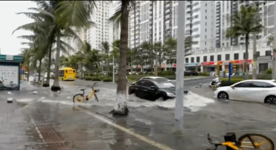 台风“圆规”逼近！海口部分路段出现海水倒灌，网友：注意安全