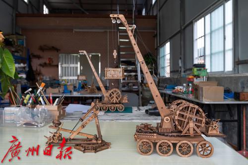 “85后”广州仔辞职设计古代战车模型，远销国外