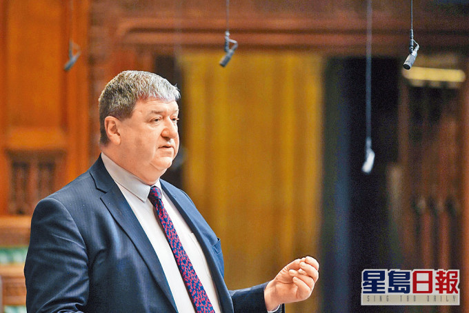 英国议员指责港版国安法，港府律政司司长回呛