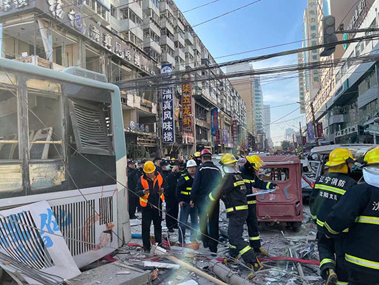 沈阳市太原南街一饭店发生爆炸，110名消防指战员已进场救援