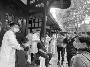 中医药“跨界”让人大开眼界