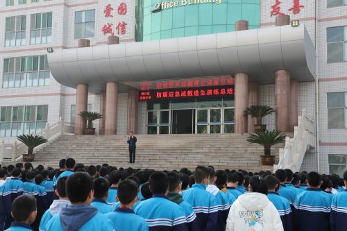 博興縣實(shí)驗(yàn)中學(xué)開(kāi)展防震應(yīng)急疏散逃生演練(圖2) 博興縣實(shí)驗(yàn)中學(xué)開(kāi)展防震應(yīng)急疏散逃生演練(圖2)