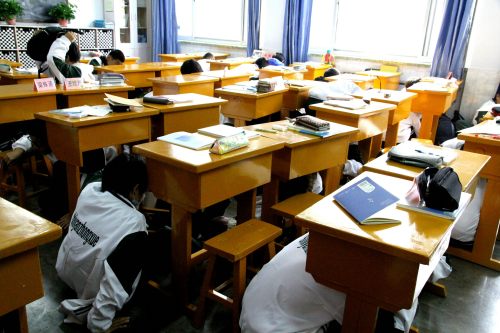 博興縣實(shí)驗(yàn)中學(xué)開(kāi)展防震應(yīng)急疏散逃生演練(圖4) 博興縣實(shí)驗(yàn)中學(xué)開(kāi)展防震應(yīng)急疏散逃生演練(圖4)