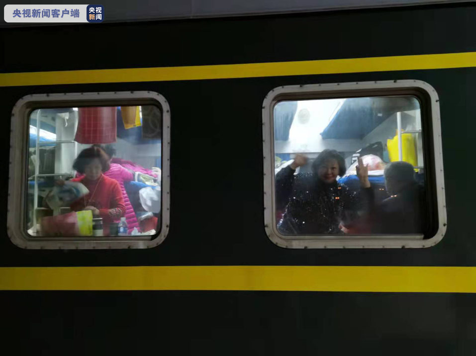 内蒙古额济纳第一批586名滞留旅客昨晚返程至郑州