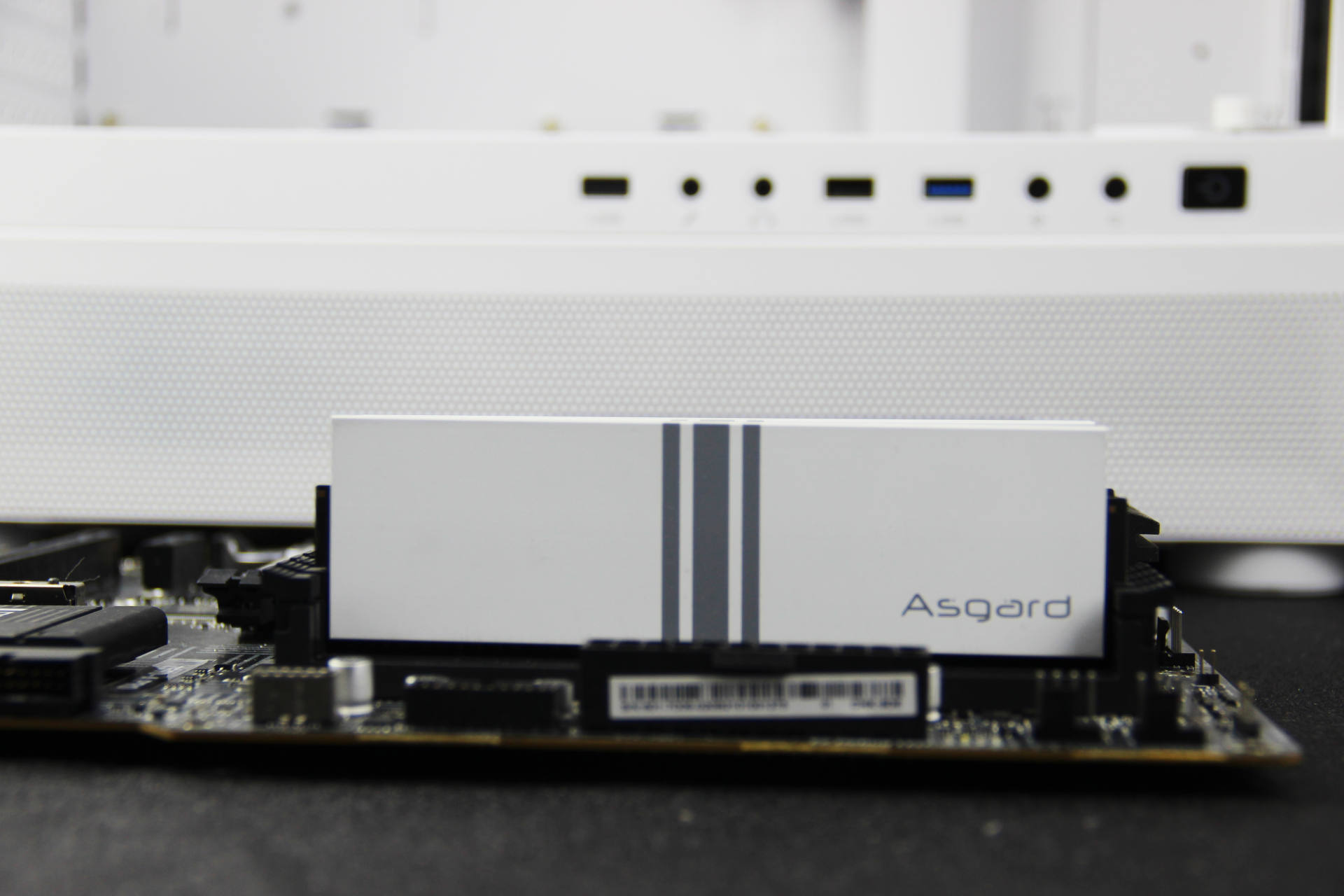 圣洁白机箱怎能缺少白内存？阿斯加特女武神指明方向