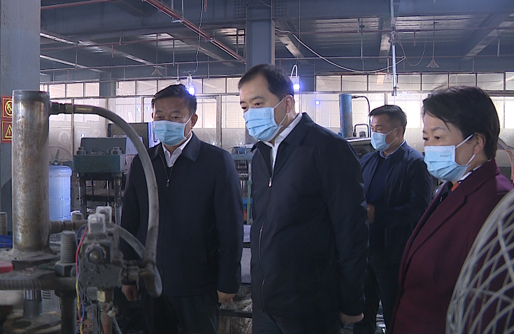 谁这么大面子？让县委书记、县长来当“服务员”