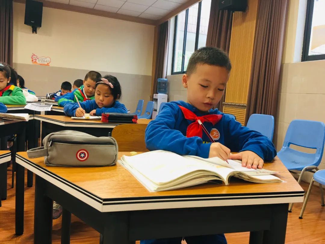 双流区九江小学“汇润”课程之学生书写经典比赛