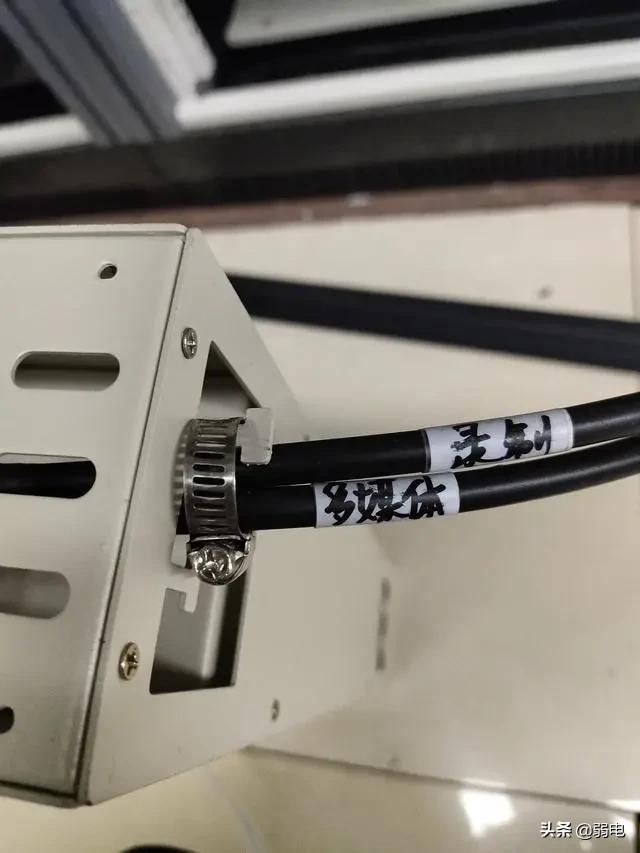 什么是光纤配线架、耦合器、终端盒、尾纤？光纤熔接颜色顺序