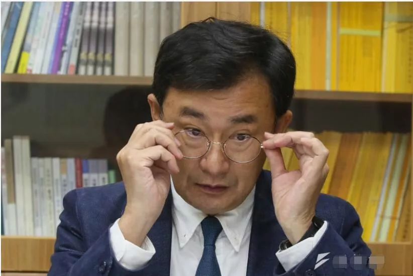台灣“行政院長”竟然是“小蔣的特務”?