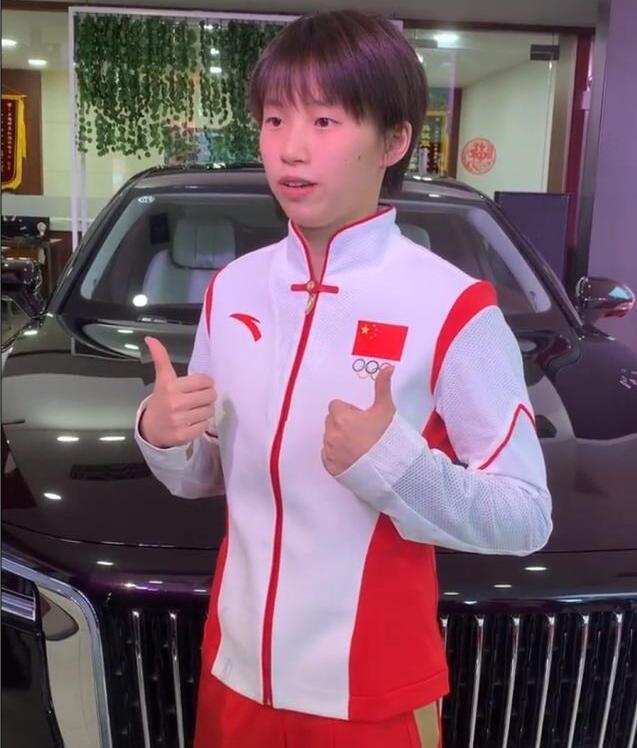 全红婵50万豪车开到家了！迈合村又沸腾，网友：老爸还是大哥开？