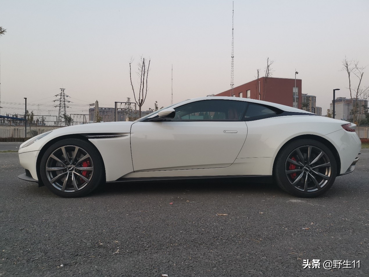 优雅、绅士于一身，亲测阿斯顿-马丁DB11 V8 Coupe