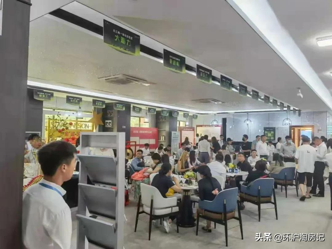 一房绑两车位，全城还抢不到！嘉兴楼市闹房荒的背后