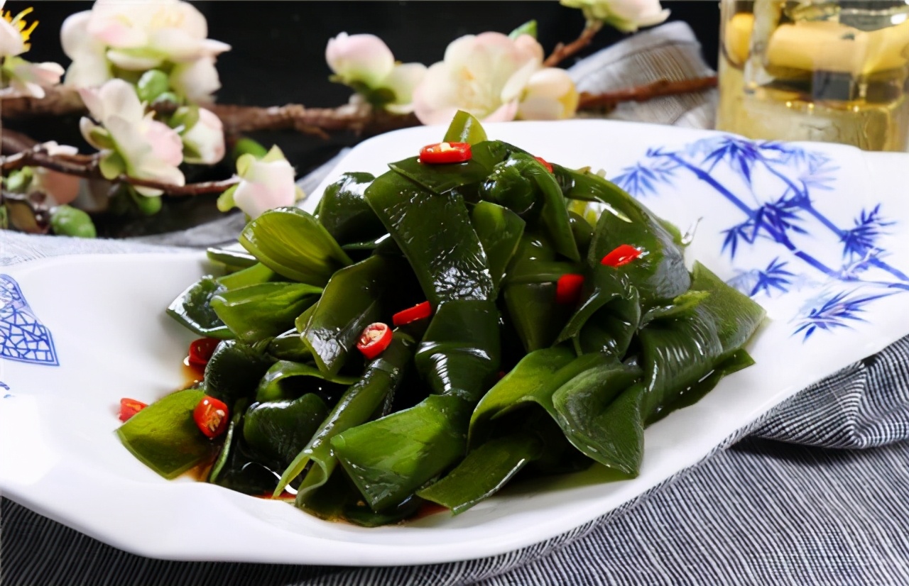 体检发现低密度胆固醇偏高，饮食上要注意什么呢？听听专家怎么说