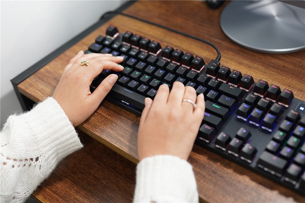 雷柏V500PRO多模式无线键盘日常办公游戏娱乐样样行