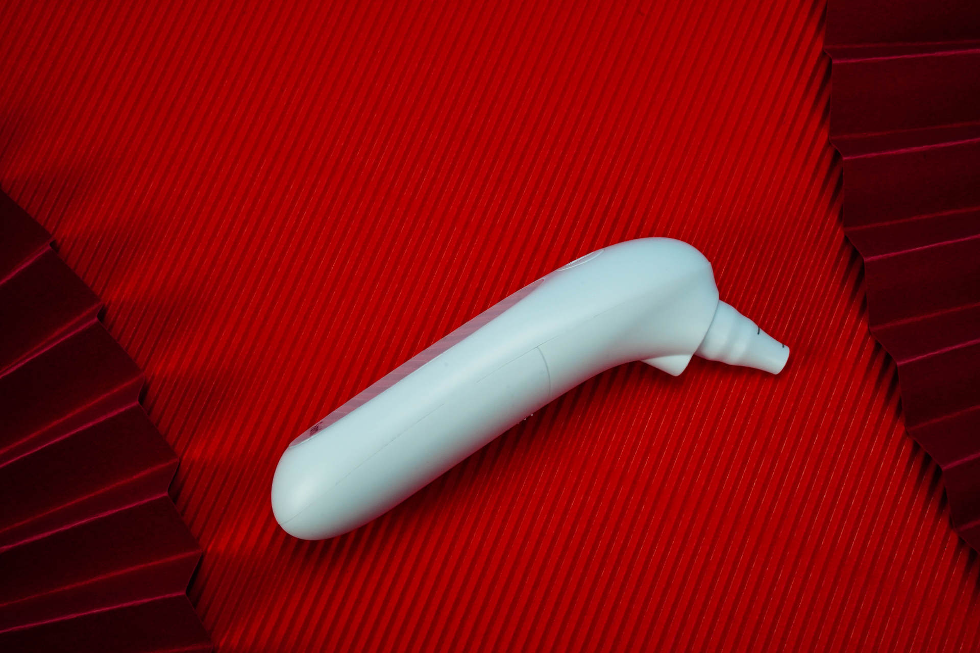 凡米耳温枪（发光版）：一秒测量，显示精准，晚上也能用