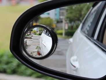 缩小盲区，辅助倒车，网红小圆镜真这么有用？