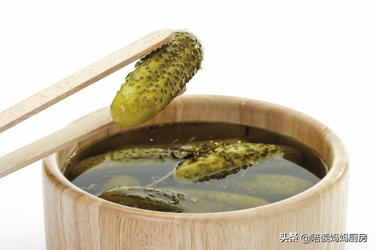 腌黄瓜怎样做才能又香又脆长久不坏呢？教你做的这个方法