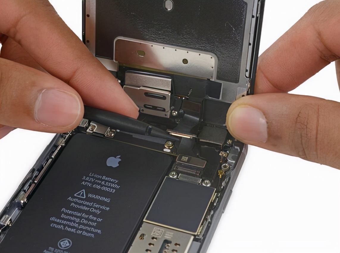 苹果iPhone 6s只要换个电池，还能再战几年？