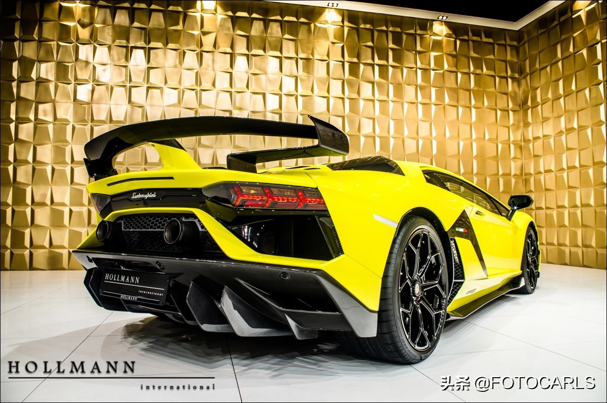 实拍</p><p>　　2019款兰博基尼 Aventador SVJ，770匹圈速之王，喜欢吗？