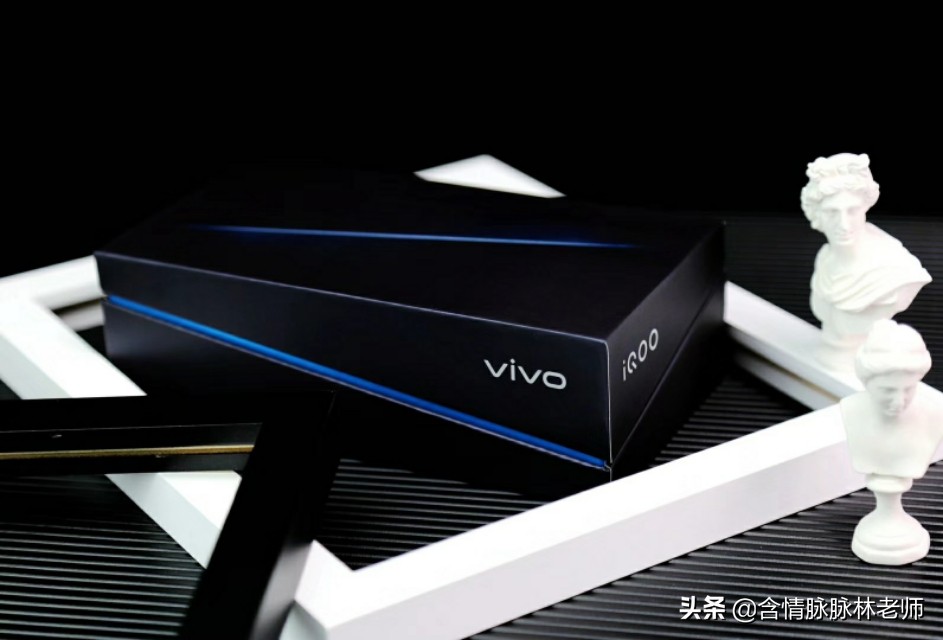 新款艾酷手机发布只要2998。6+128比小米9便宜一块钱。