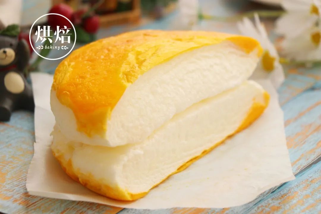 用平底锅煎了个蛋糕 播放量一不小心上了千万 软软呼呼像云朵