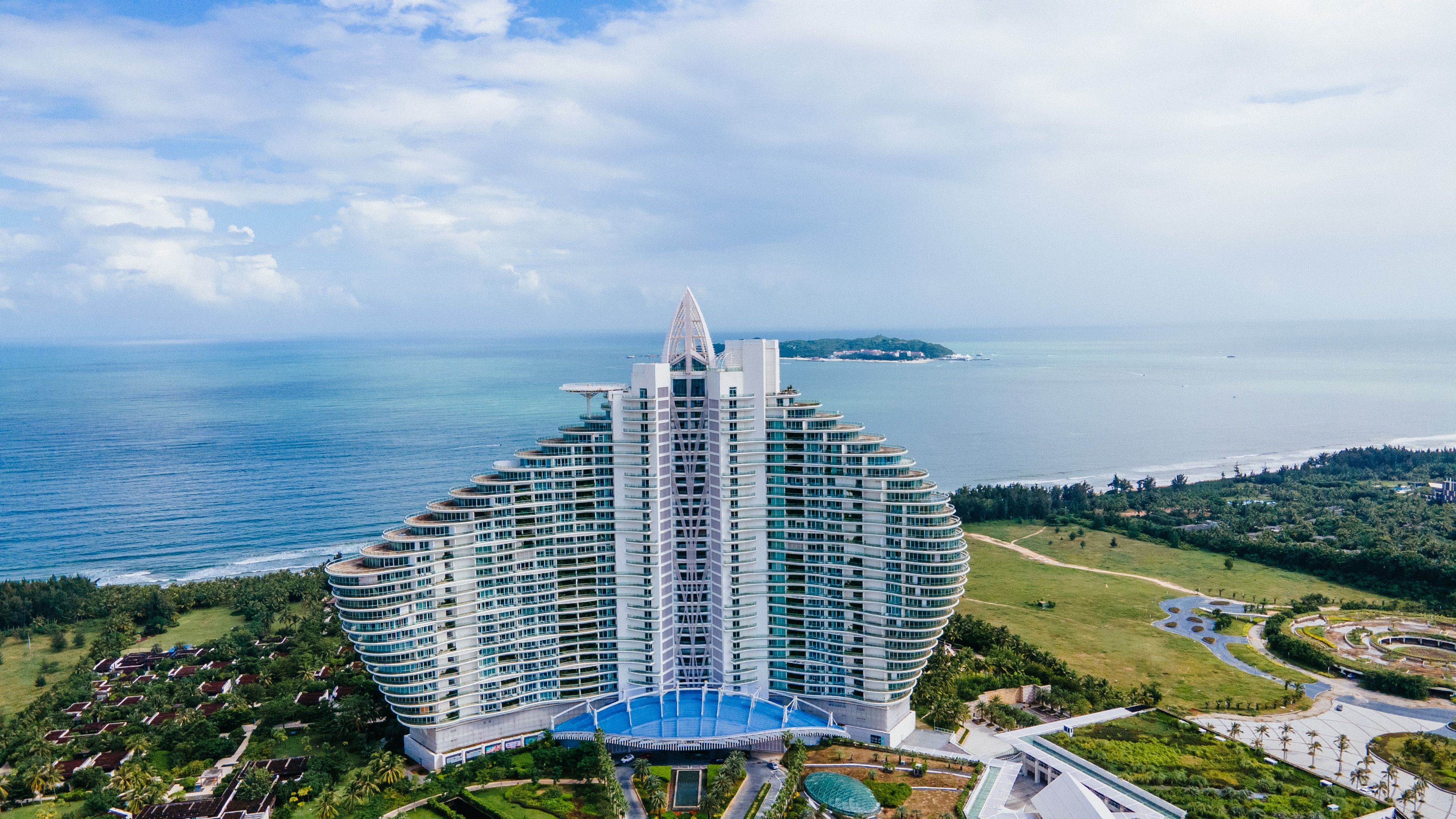 海棠湾红树林不似翻船酒店却像魔鬼鱼