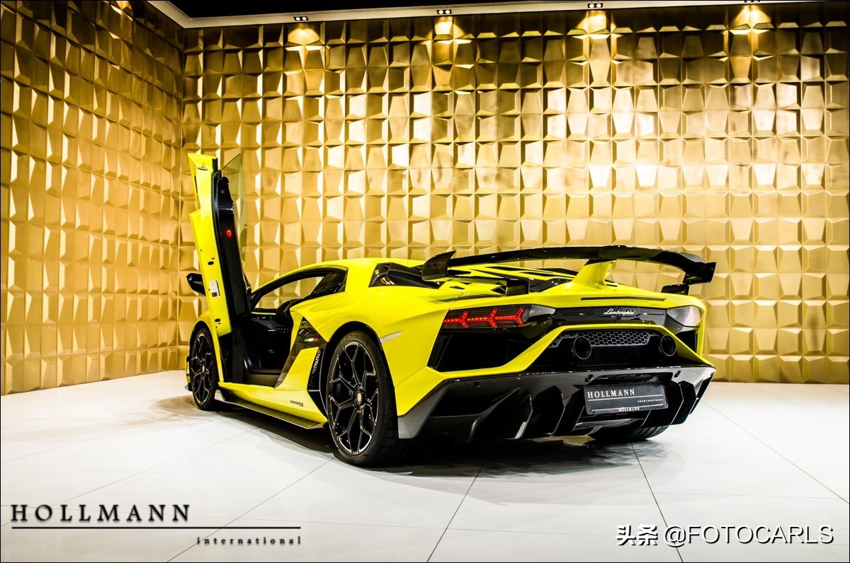 实拍</p><p>　　2019款兰博基尼 Aventador SVJ，770匹圈速之王，喜欢吗？
