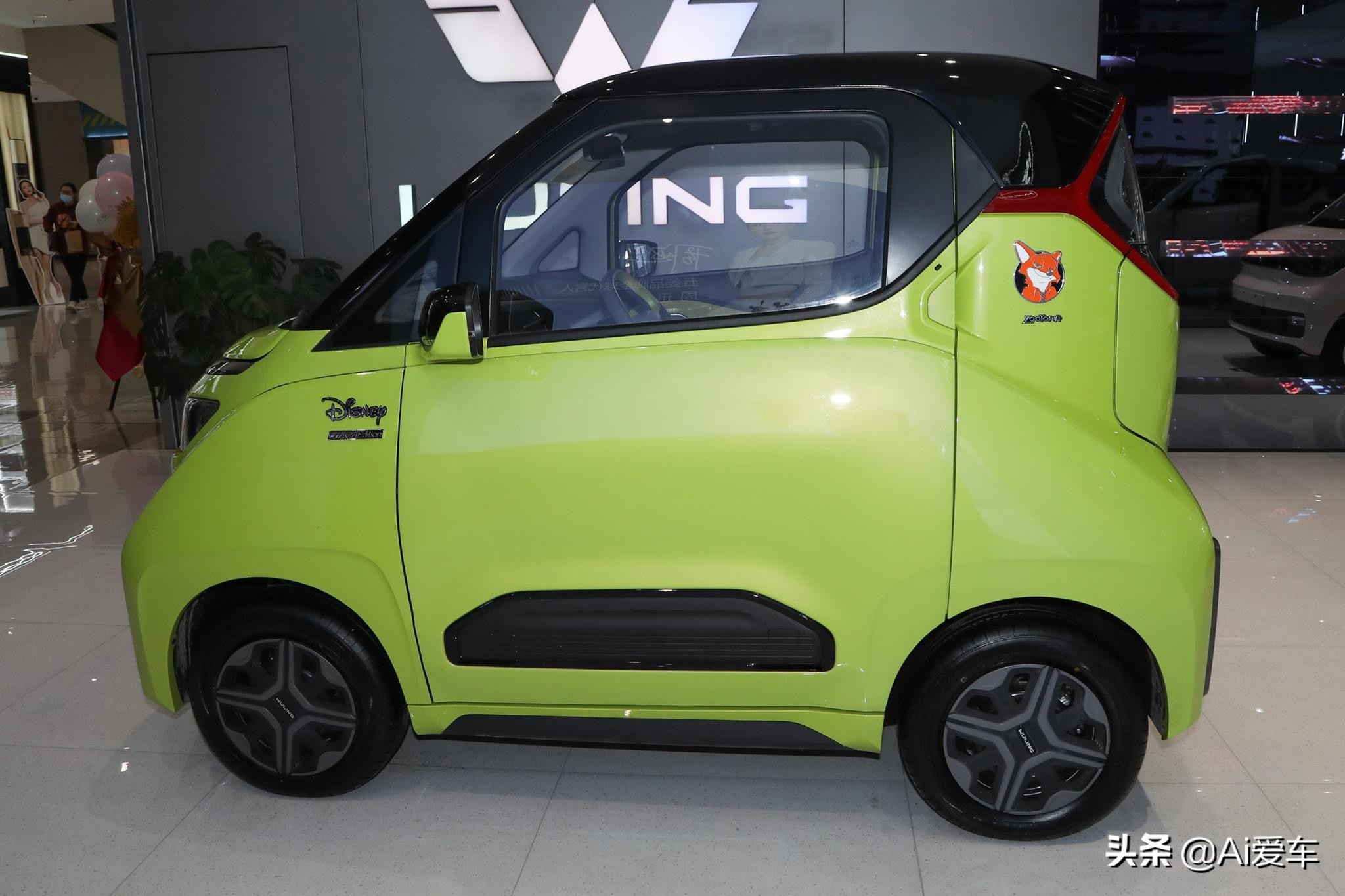 满电跑305公里，灵巧快充代步车，好开好养好停，实拍五菱Nano EV
