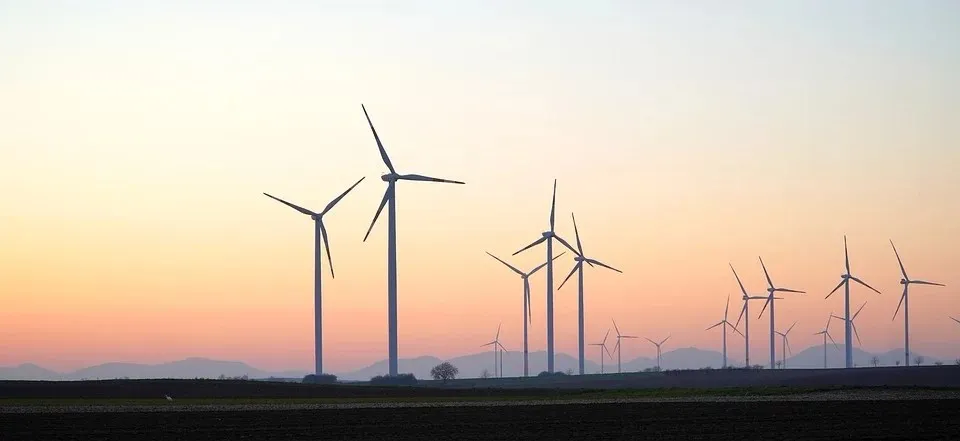 学术简报：电力市场环境下考虑风电调度和调频极限的储能优化控制