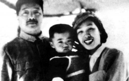 1949年，一名杨姓青年找到贺龙办事处，对警卫说：贺龙是我爹