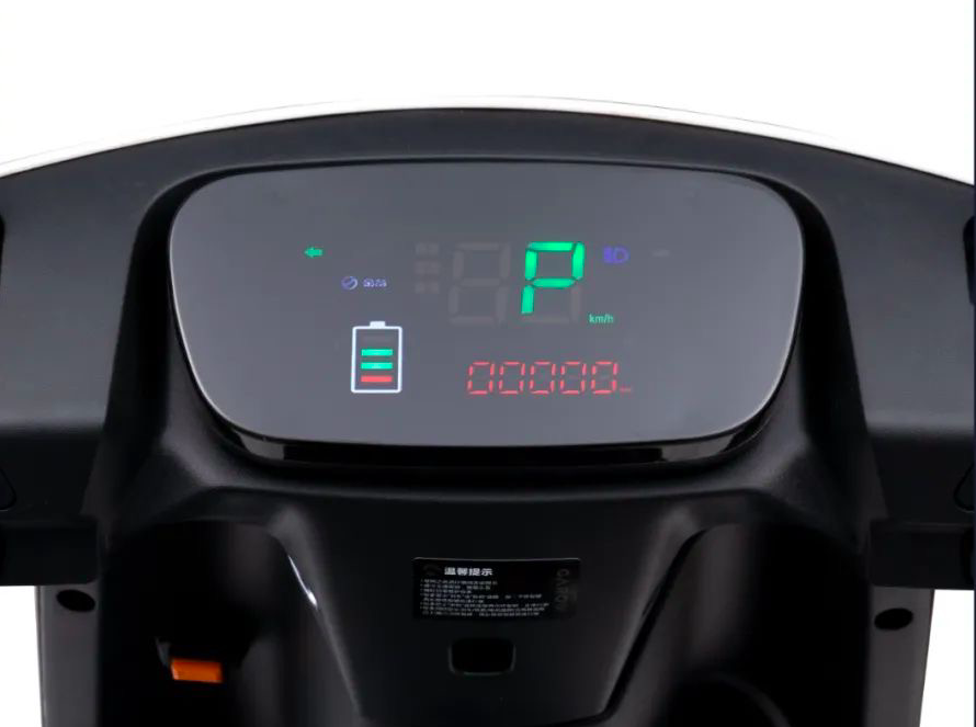 价格2500元,外观大气,好骑能上牌的电动车,这2款怎么样?