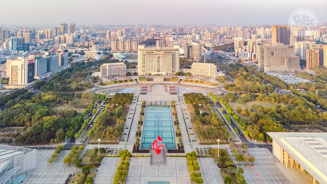 极具代表性的地标建筑之一位于东莞核心区域的中心广场东莞市中心广场