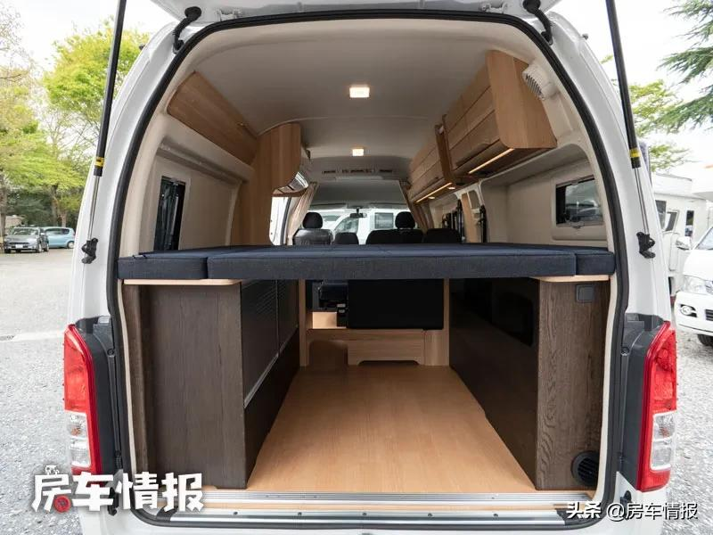新款丰田海狮房车，7座设计适合接娃买菜，假日旅行还能洗漱做饭