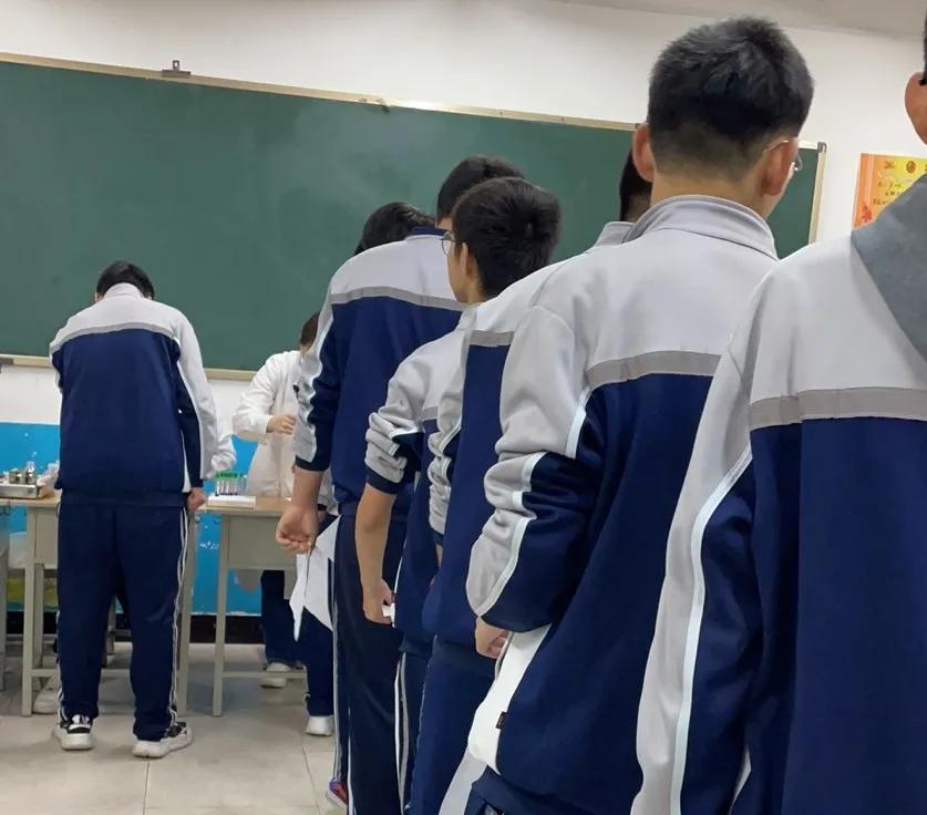 陕西咸阳中学组织全校学生进行常规体检(图9)