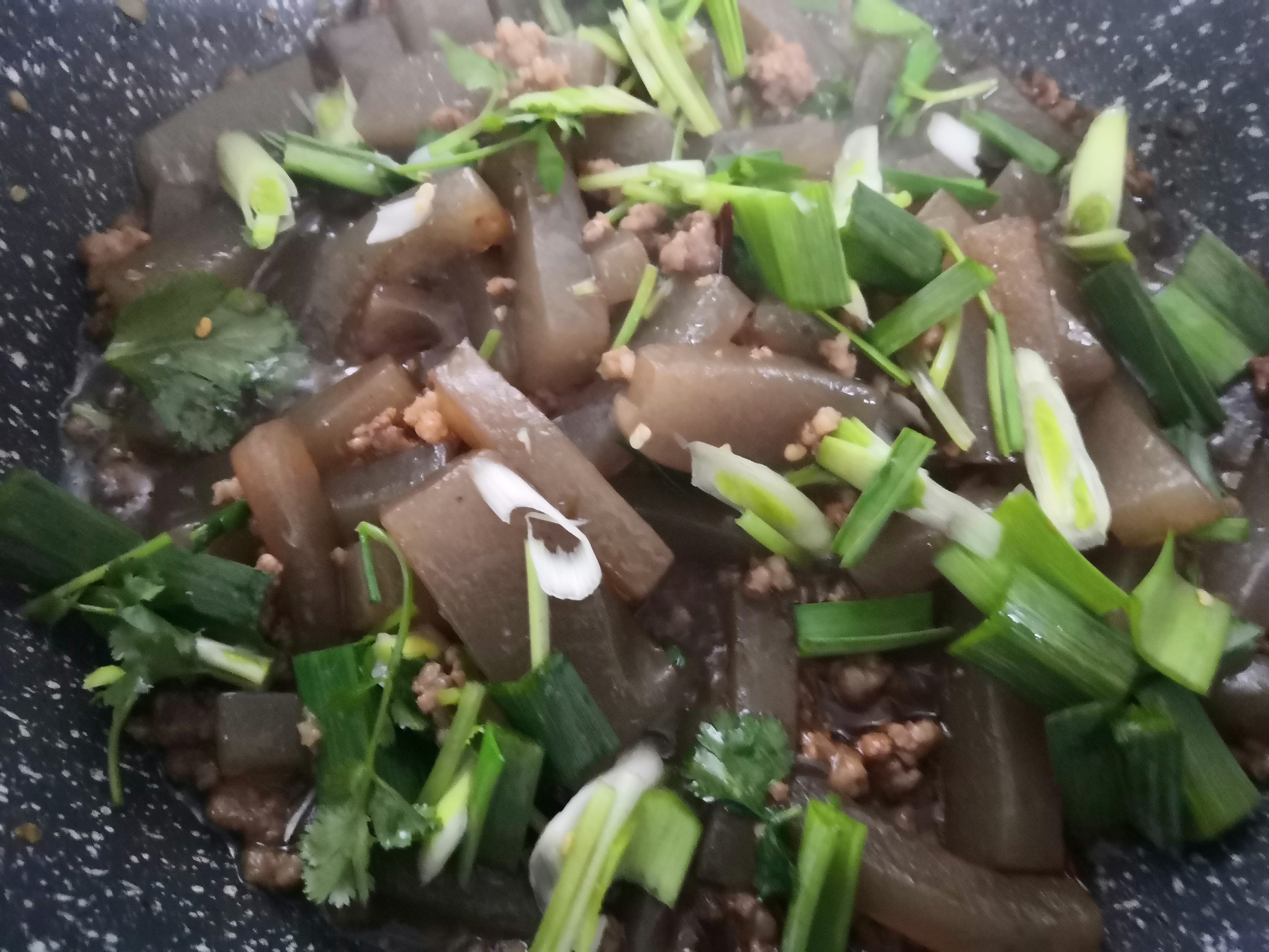 魔芋豆腐不要再烧鸭子了，这样炒，一顿能吃两碗饭：太香了