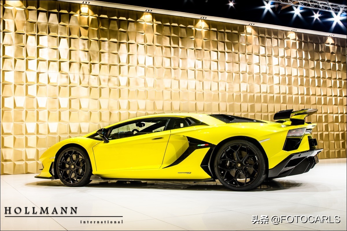 实拍</p><p>　　2019款兰博基尼 Aventador SVJ，770匹圈速之王，喜欢吗？