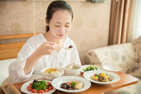 想要奶水足又有营养，主要得靠“吃”，附产后1~4周食谱