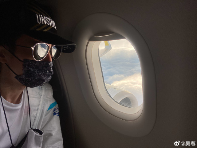 吴尊带全家来中国，晒全家福超温馨，俩孩子表白中国想去迪士尼玩