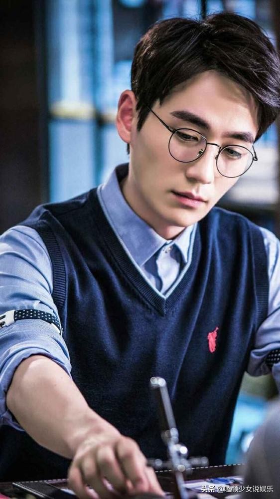 眼镜杀也挑人！这11位男星，有人戴上气质飙升，有人秒变七老八十