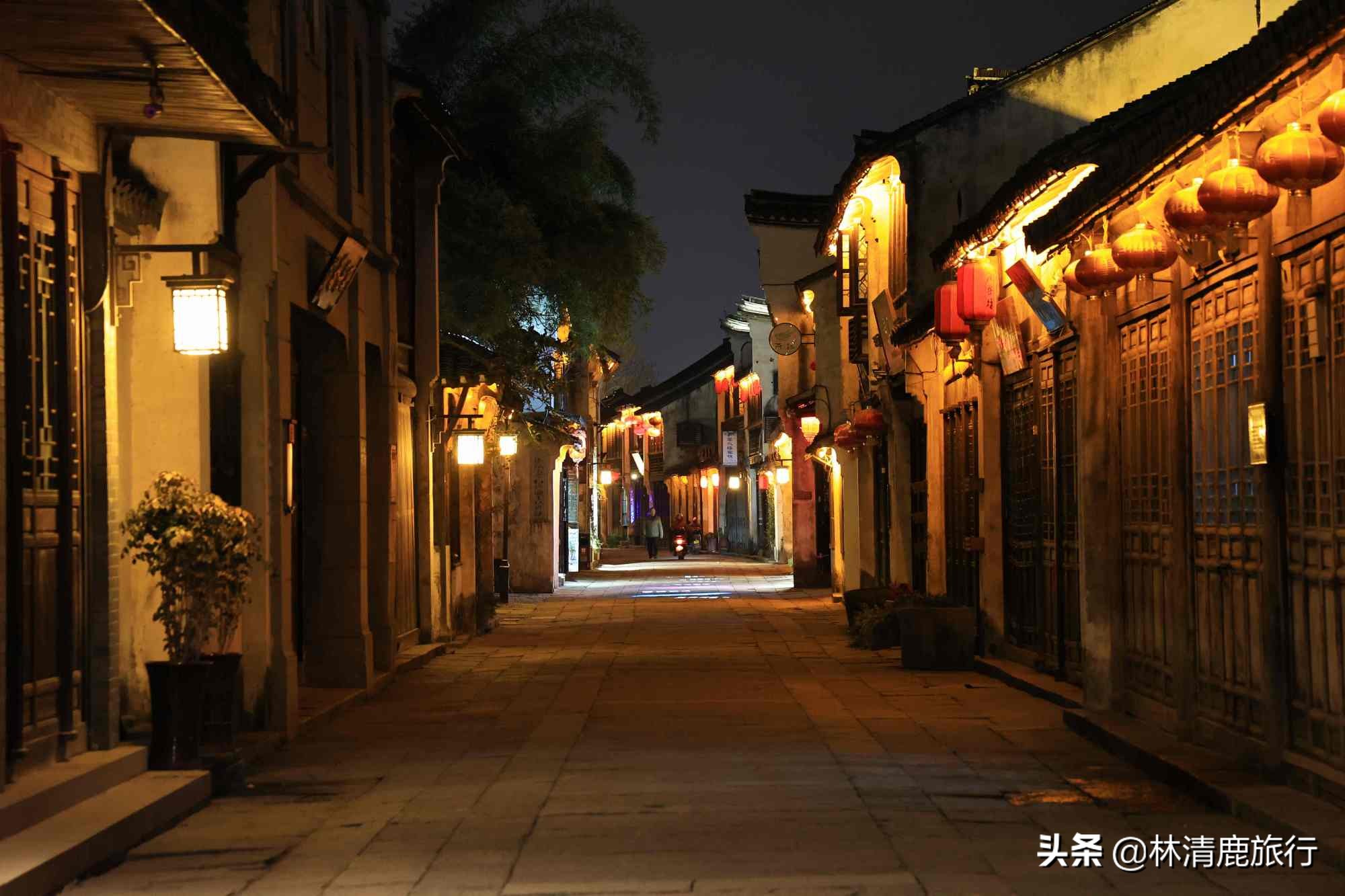 关于夜幕下的美文美文夜幕下的古镇