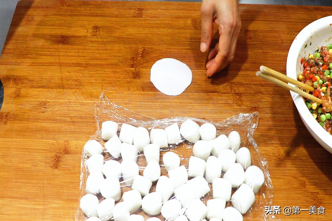 土豆淀粉做水晶饺子怎么和面（手把手教会你做水晶饺子）