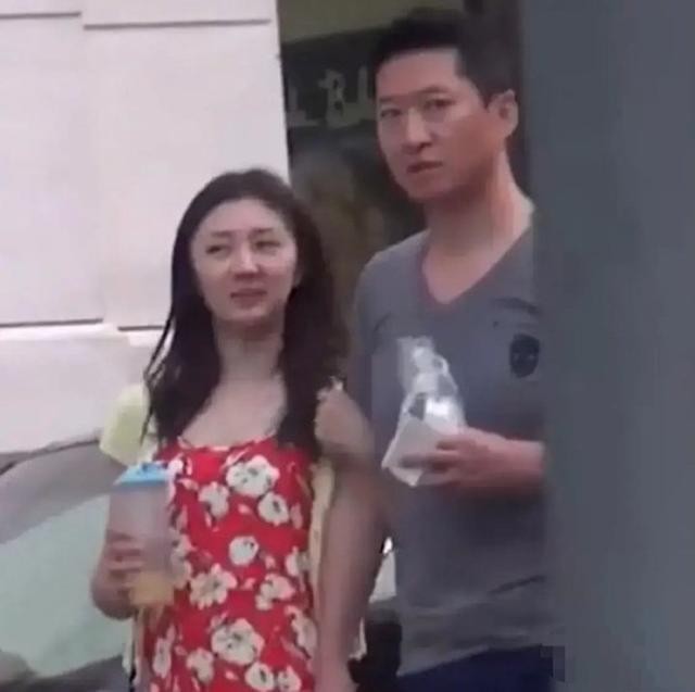 周杰的老婆和孩子照片 周杰隐婚生子老婆刘虹个人资料照片揭秘